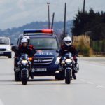 Gjirokastër, ‘Shqiponjat’ kapin në ‘Granicë’ një person me sende të dyshimta, ja çfarë i gjetën në makinë