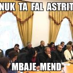 ‘Nuk ta fal Astrit, mbaje mend’. Memet e javës nga Gjirokastra (FOTO)