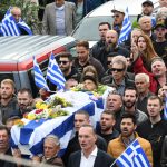 “Zjarr kundër qenve shqiptarë”, thirrje nacionaliste në Dropull për varrimin e ekstremistit Kacifas
