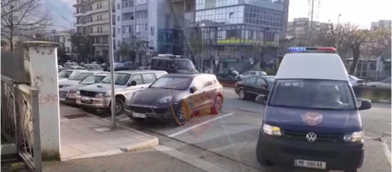 Operacion i RENEA-s në Gjirokastër, arrestohet i riu që vrau kushëririn (VIDEO) Operacion i RENEA-s në Gjirokastër, arrestohet i riu që vrau kushëririn (VIDEO)