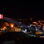 Flamuri italian në Kalanë e Gjirokastrës, solidaritet me viktimat e Covid-19 (VIDEO)