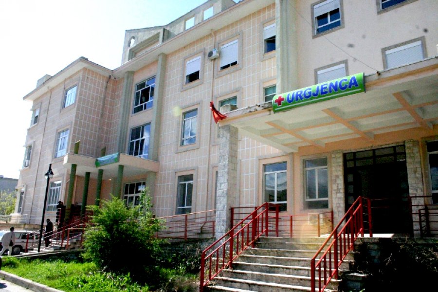  Absurditeti me rrogat, 5 sanitare në spitalin e Gjirokastrës paguhen me mbi 1 milion lekë në muaj