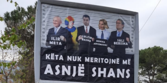 “Këta nuk meritojnë më asnjë shans”, Ilir Meta denoncon billboardet e PS-së në Gjirokastër (FOTO) “Këta nuk meritojnë më asnjë shans”, Ilir Meta denoncon billboardet e PS-së në Gjirokastër (FOTO)