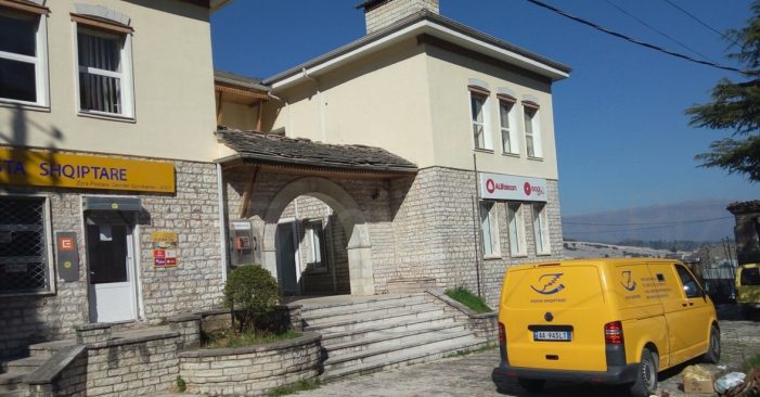 Me armë në dorë, vlonjati grabit lekët e pensioneve te Posta në Gjirokastër, arrestohet në kohë rekord nga policia