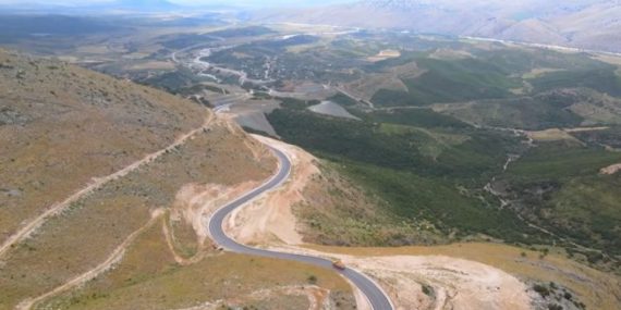 Autobusa falas nga Gjirokastra për në Cepo, panair dhe këngë polifonike, çfarë do të ndodhë nesër në hapjen e rrugës Kardhiq-Delvinë Autobusa falas nga Gjirokastra për në Cepo, panair dhe këngë polifonike, çfarë do të ndodhë nesër në hapjen e rrugës Kardhiq-Delvinë