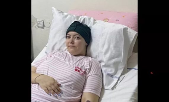 Thirrje për ndihmë/ Nëna e re nga Gjirokastra me leuçemi akute, dhuroni fonde për t’i shpëtuar jetën: Irma duhet t’i shikojë vajzat e saj të rriten (FOTO) Thirrje për ndihmë/ Nëna e re nga Gjirokastra me leuçemi akute, dhuroni fonde për t’i shpëtuar jetën: Irma duhet t’i shikojë vajzat e saj të rriten (FOTO)