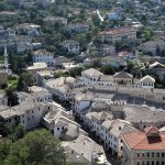 Aksident në zonën muzeale të Gjirokastrës, plagoset turistja angleze