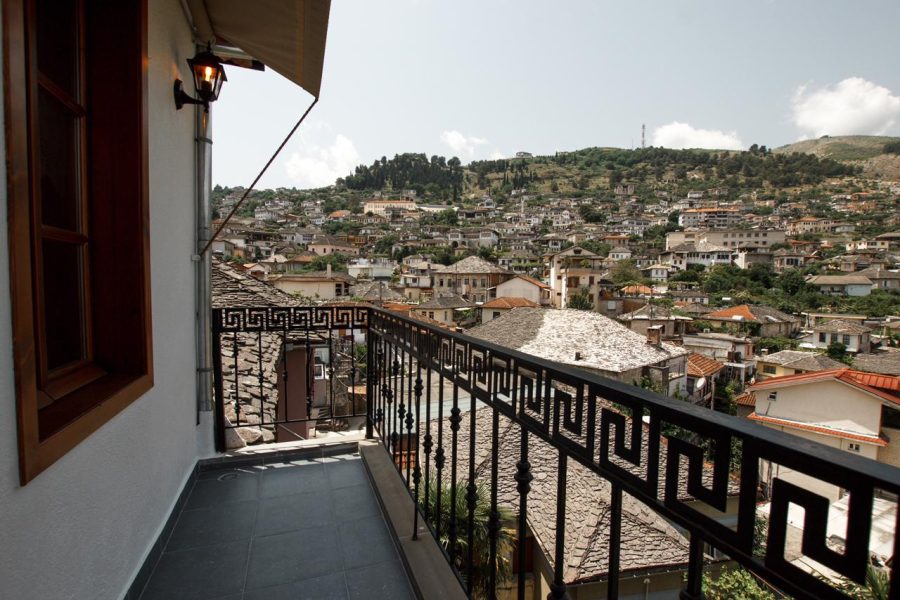 Hani i dikurshëm në Gjirokastër bëhet hotel, inagurohen Sarajet 1821 (FOTO)
